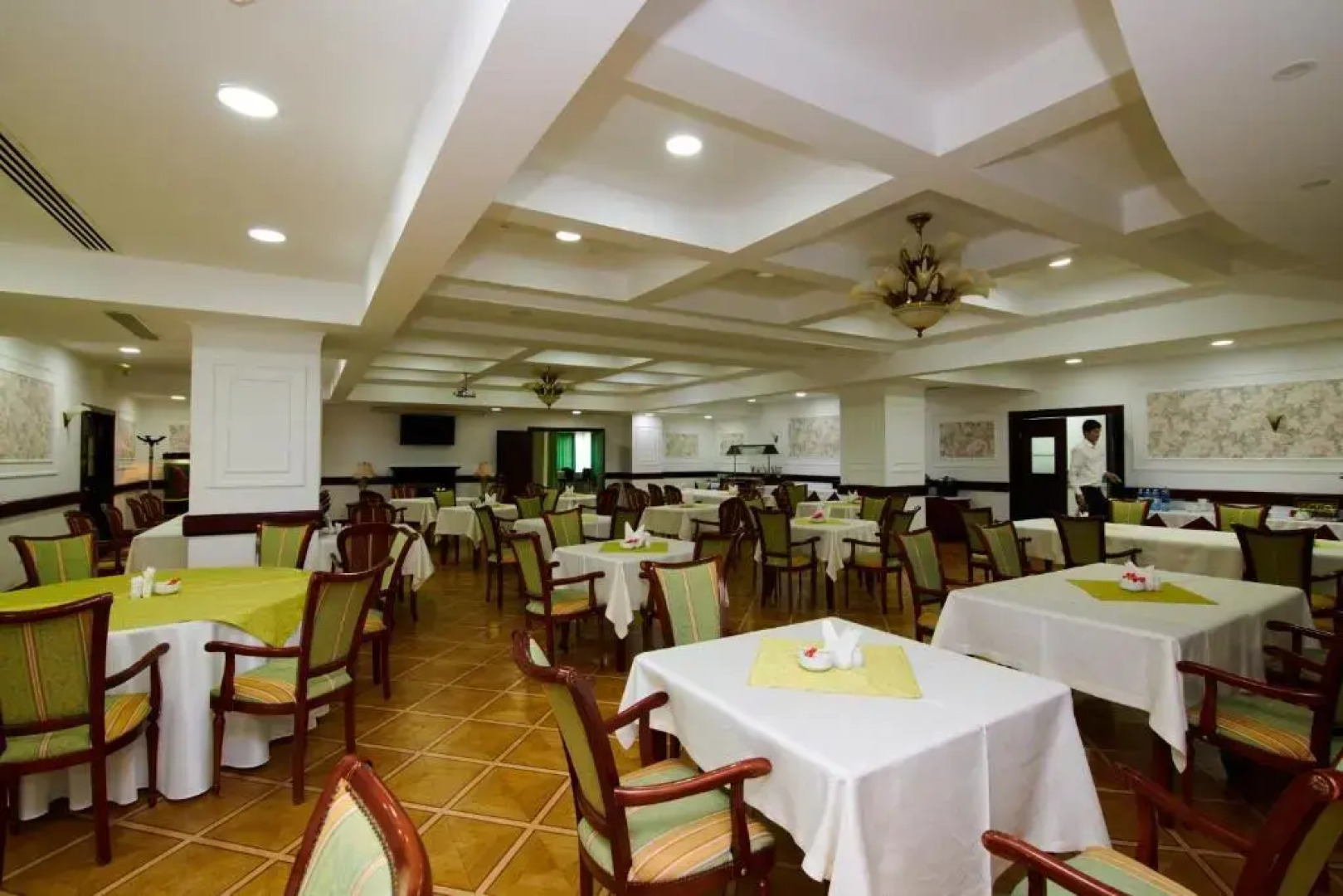 Отель Grand Hotel Victory