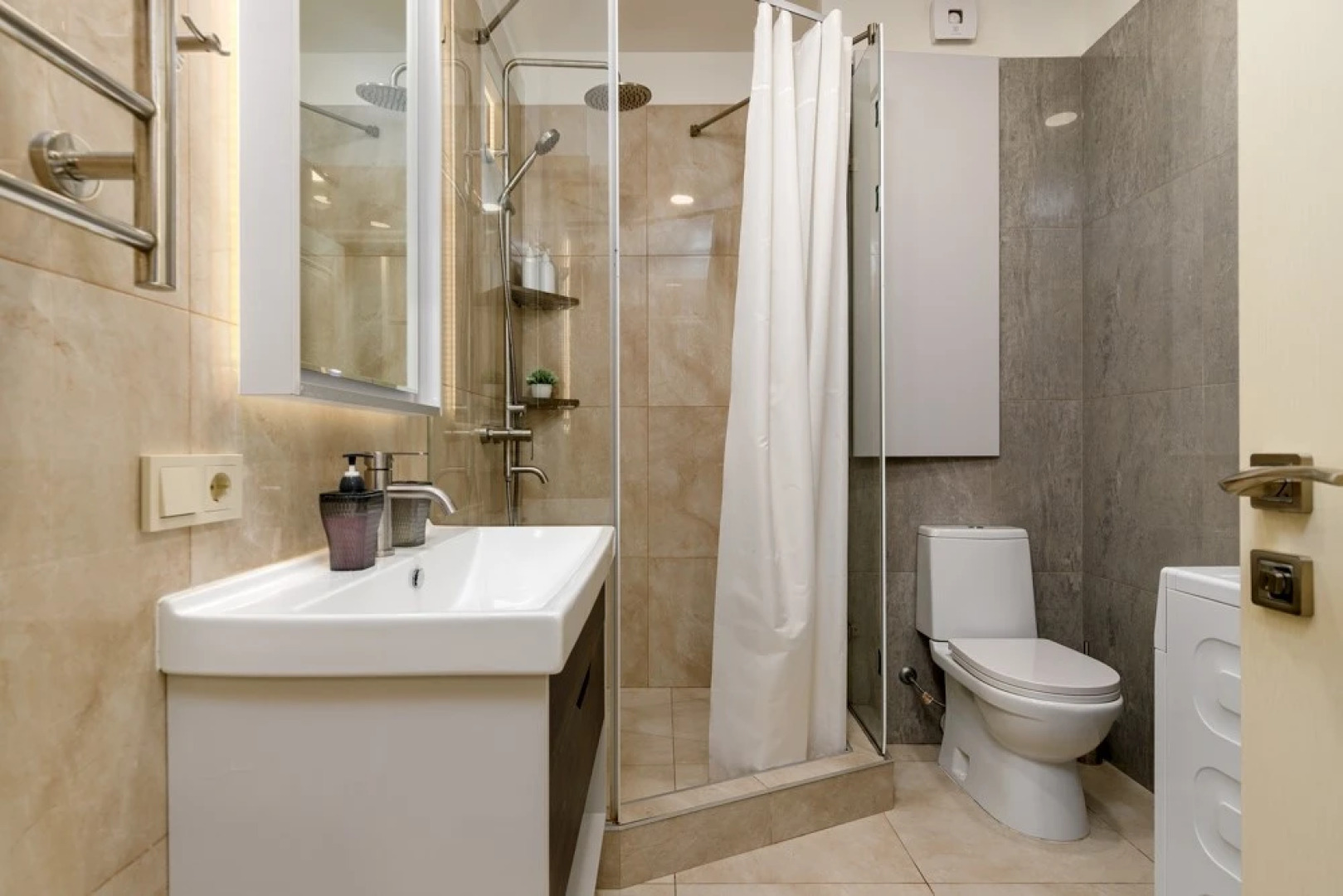 Апартаменты GeoApart Цветочная 30 8