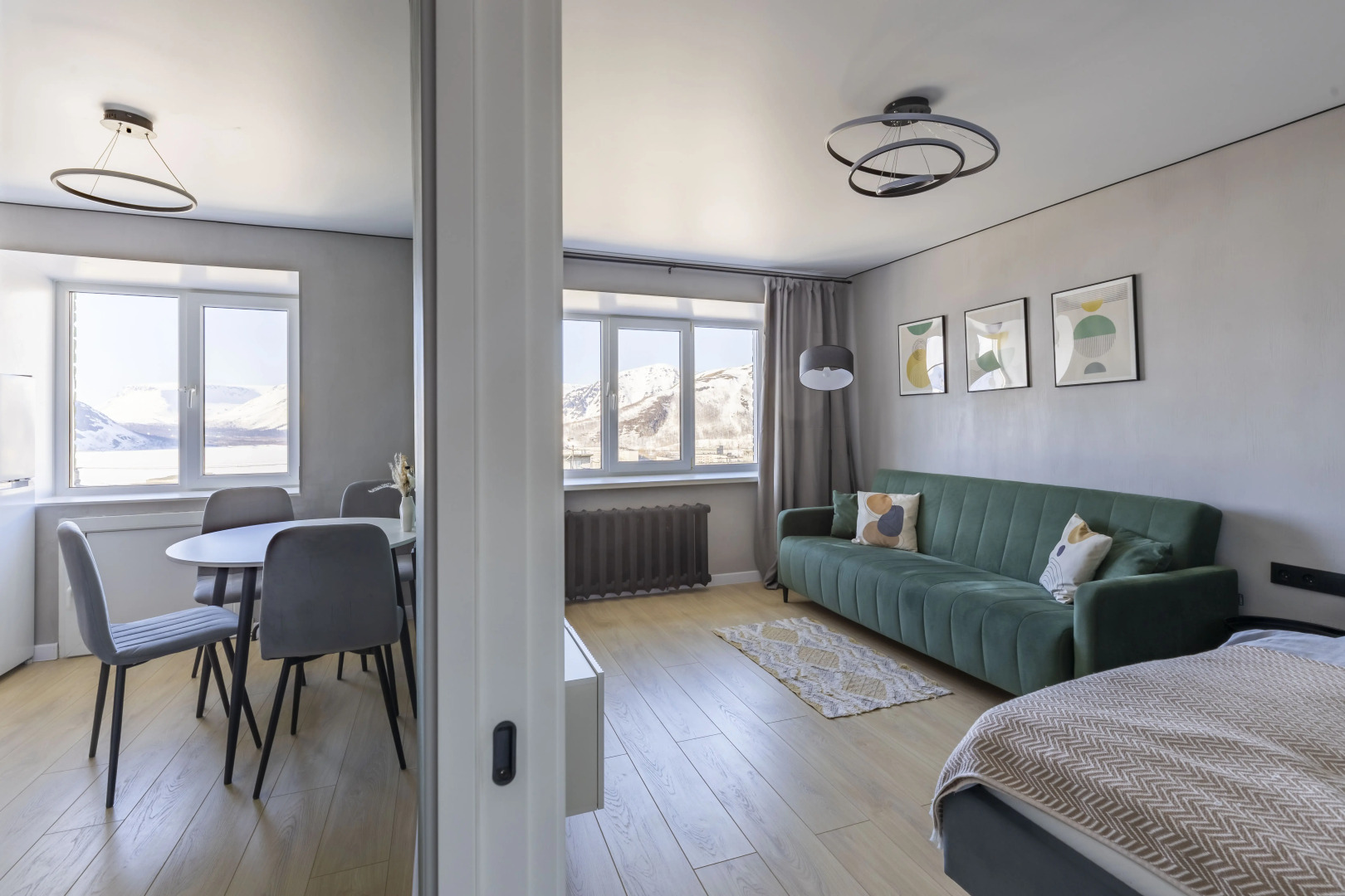 Квартира Уютная 2-к с Потрясающим Видом на Горы и Озеро