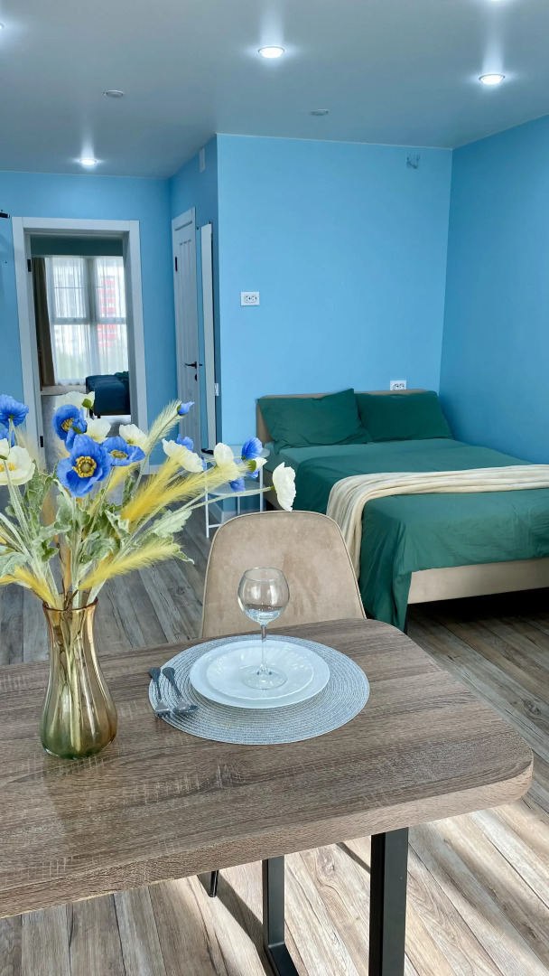 Квартира Ваш Оазис Спокойствия с Видом на Реку и Горы в Центре Городской Жизни