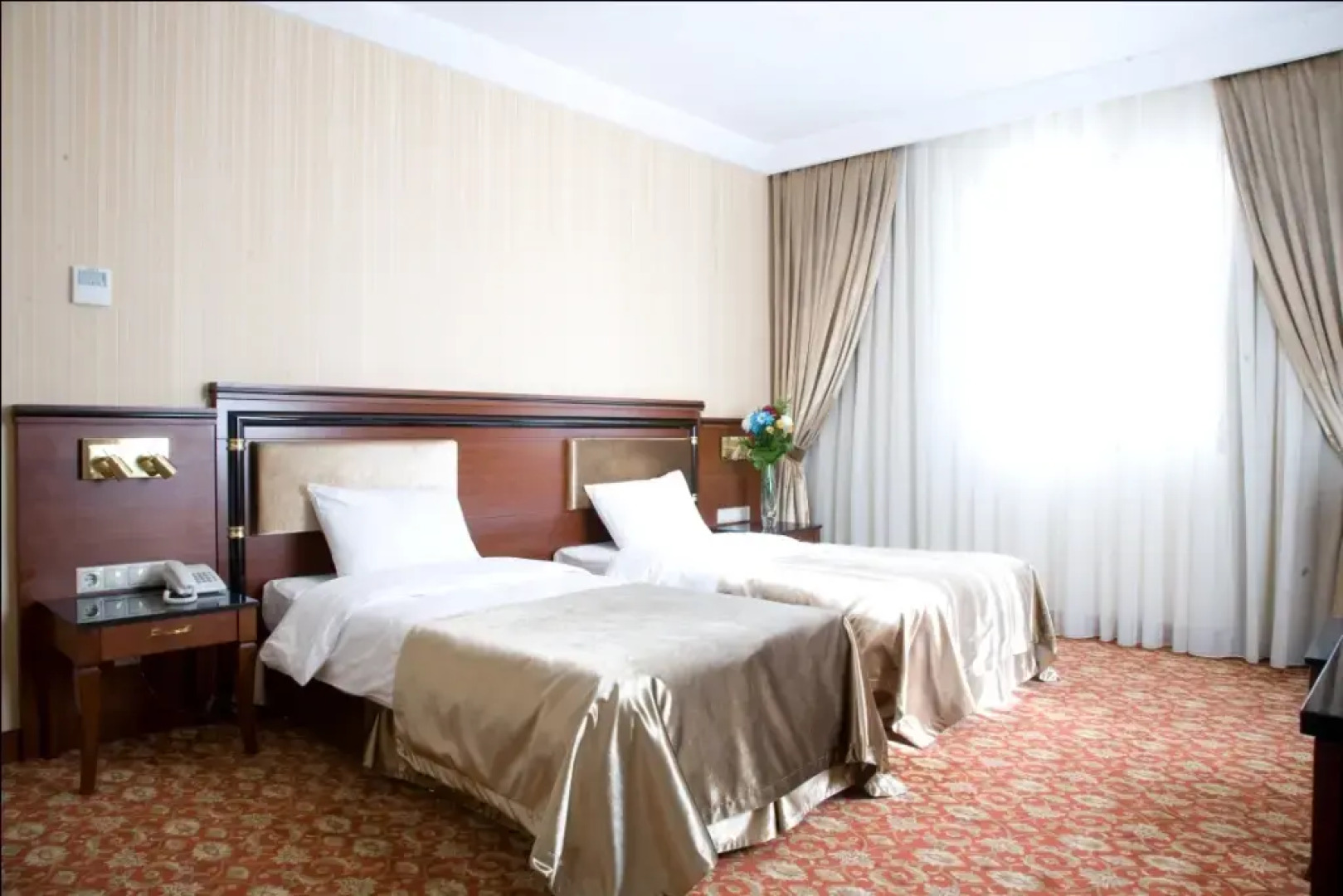 Отель Атропат