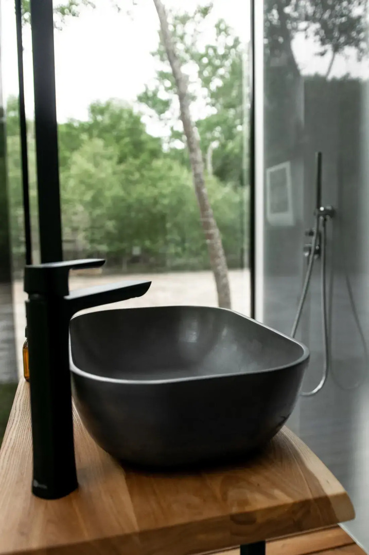 Частный Дом на Берегу Реки с Приватной Террасой и Джакузи