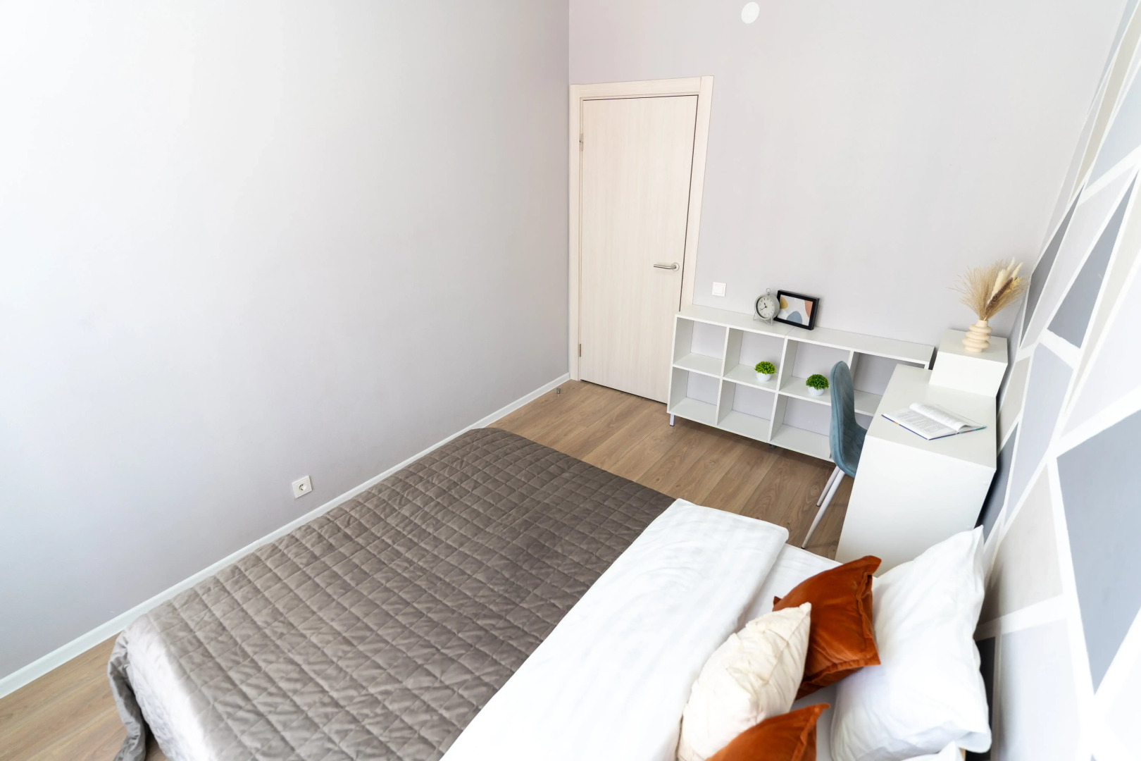 Апартаменты евротрёхкомнатные на Полимерном 13