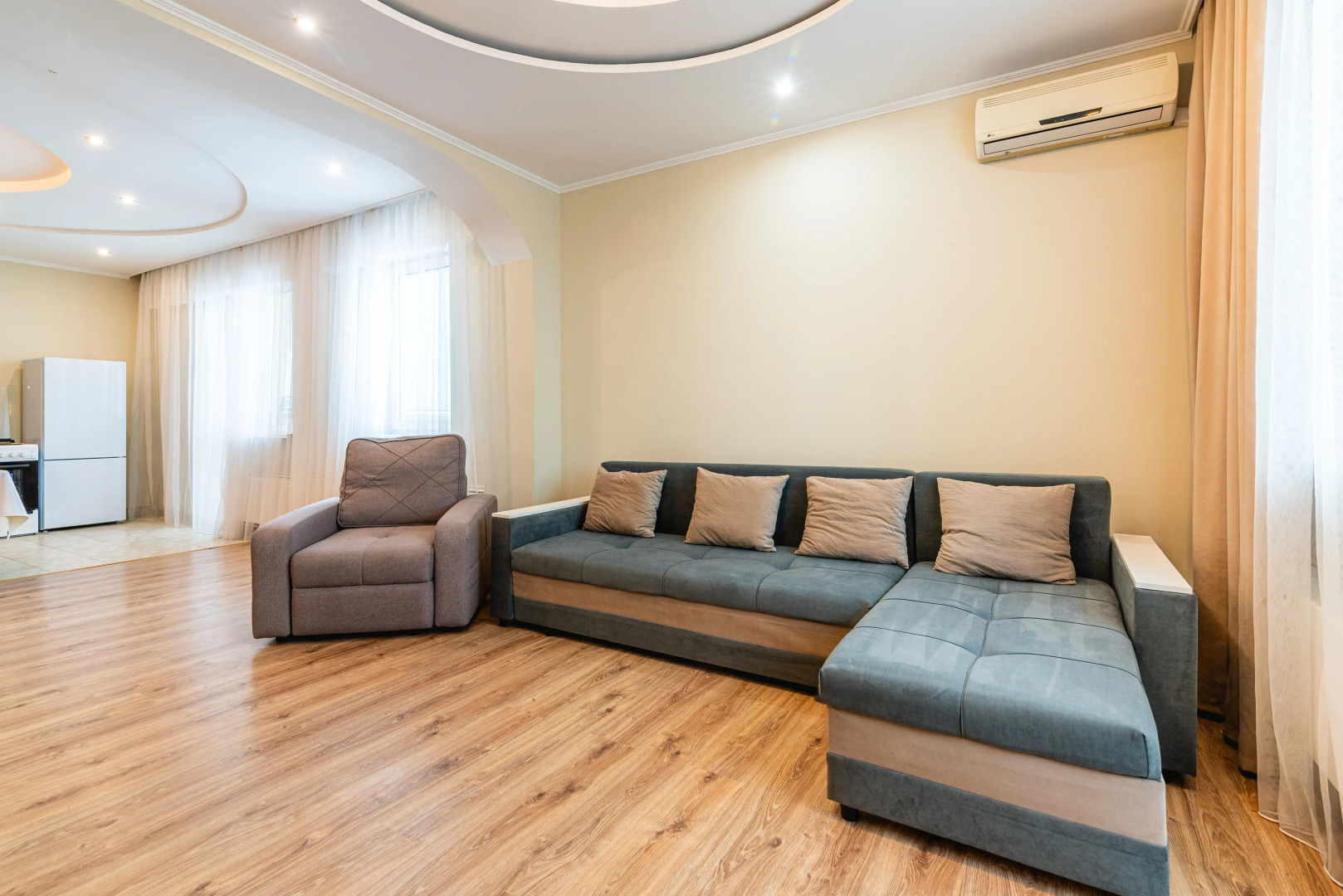 Апартаменты Просторные 3-х комнатные в стиле минимализм