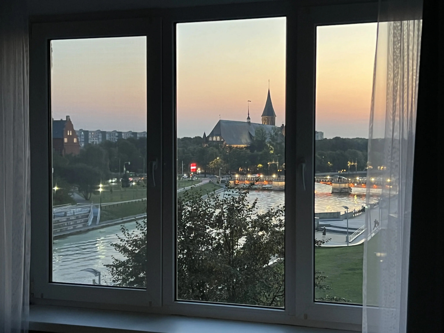 Квартира 2-комнатная Zoya-Apart у острова Канта с видом на реку и Кафедральный собор