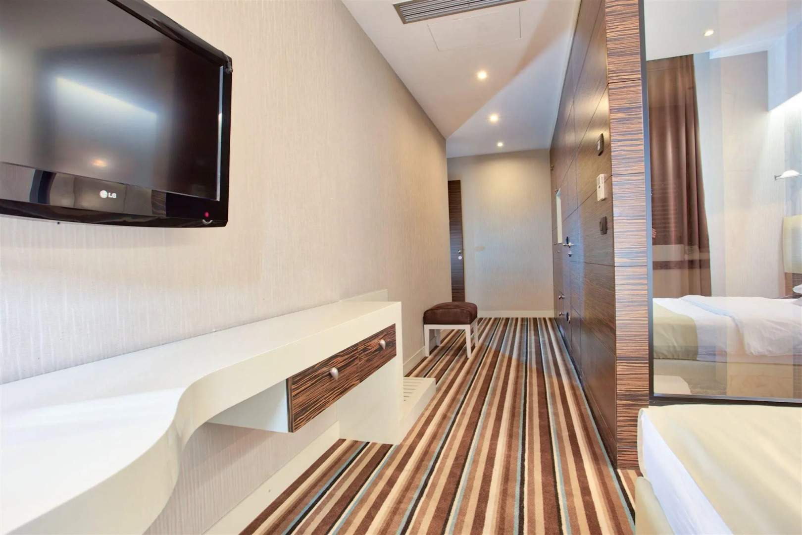 Отель Crystal Hotel Belgrade