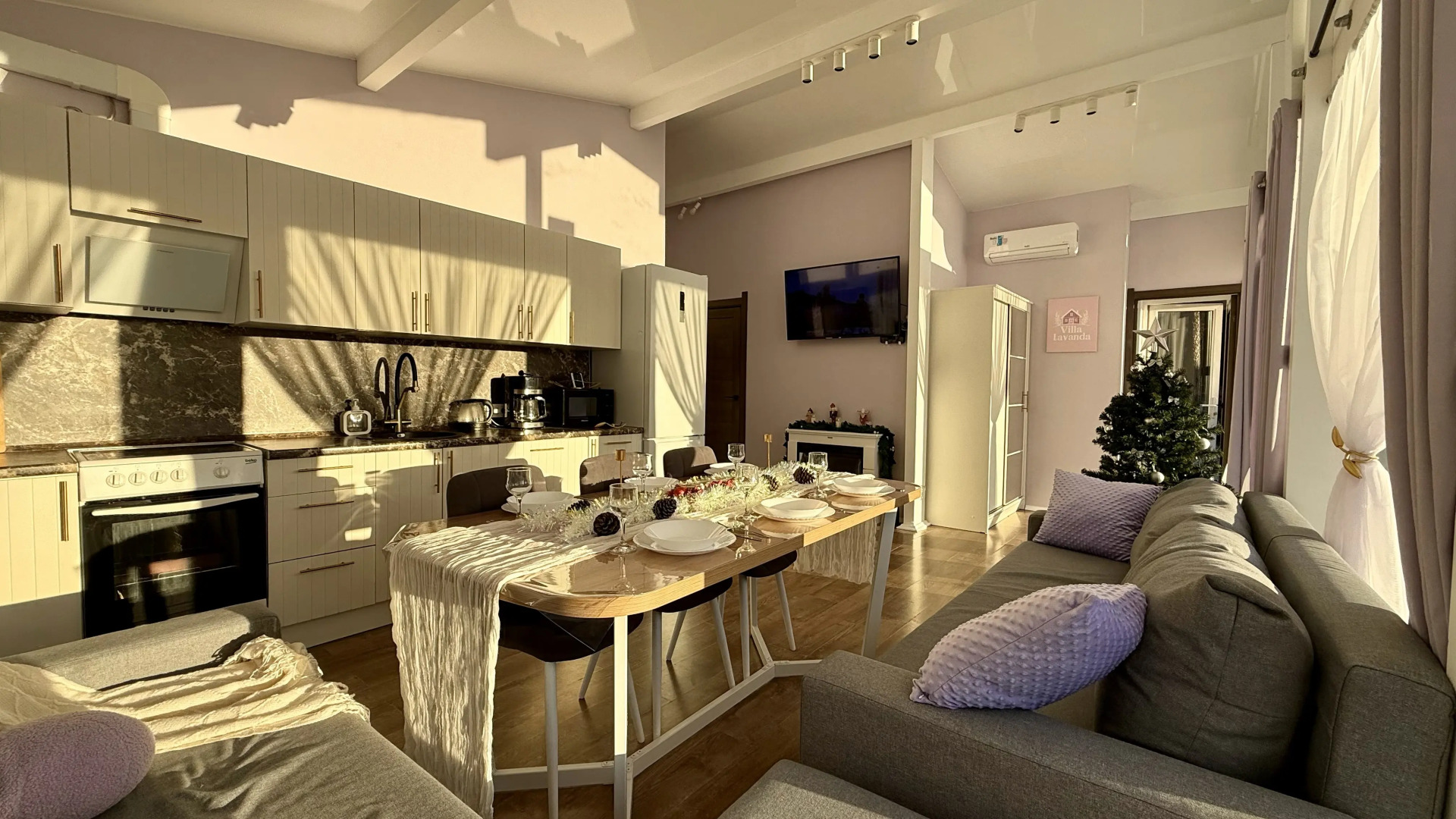 Частный дом Вилла Лаванда с камином у озера