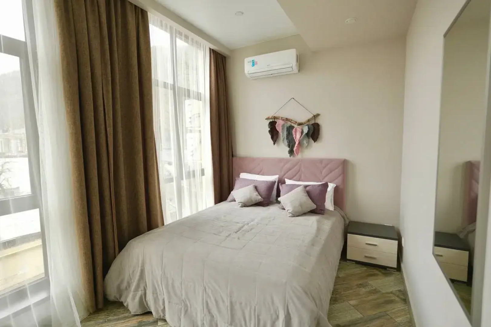 Квартира Огромная трехкомнатная квартира напротив подъемника