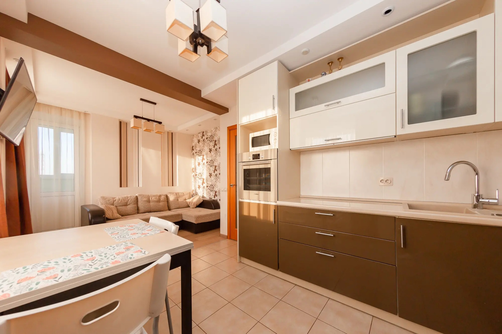 Апартаменты на Романа Брянского 8/1