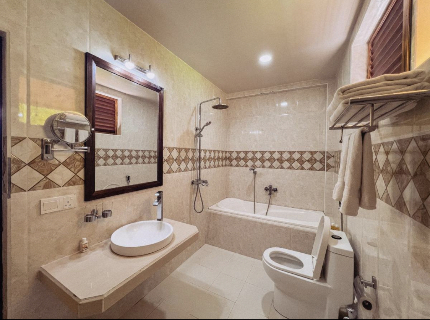 Отель Ocean Lilly Inn