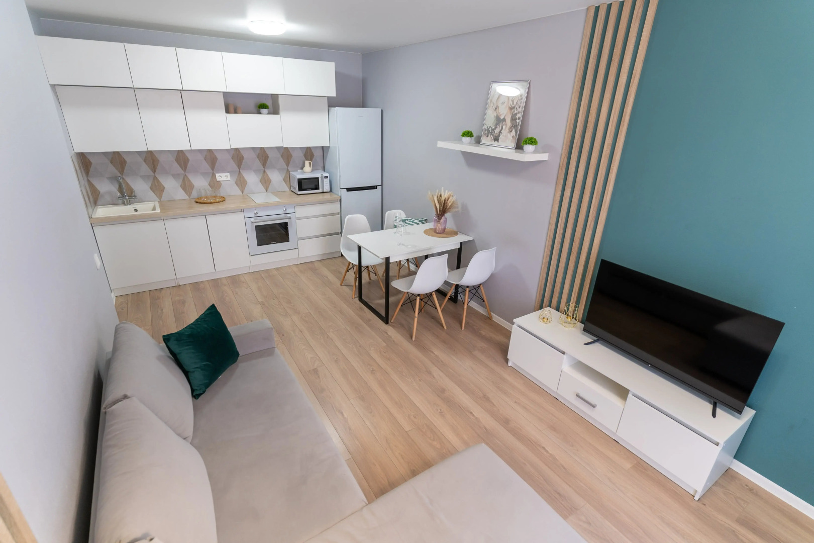 Апартаменты евротрёхкомнатные на Полимерном 13