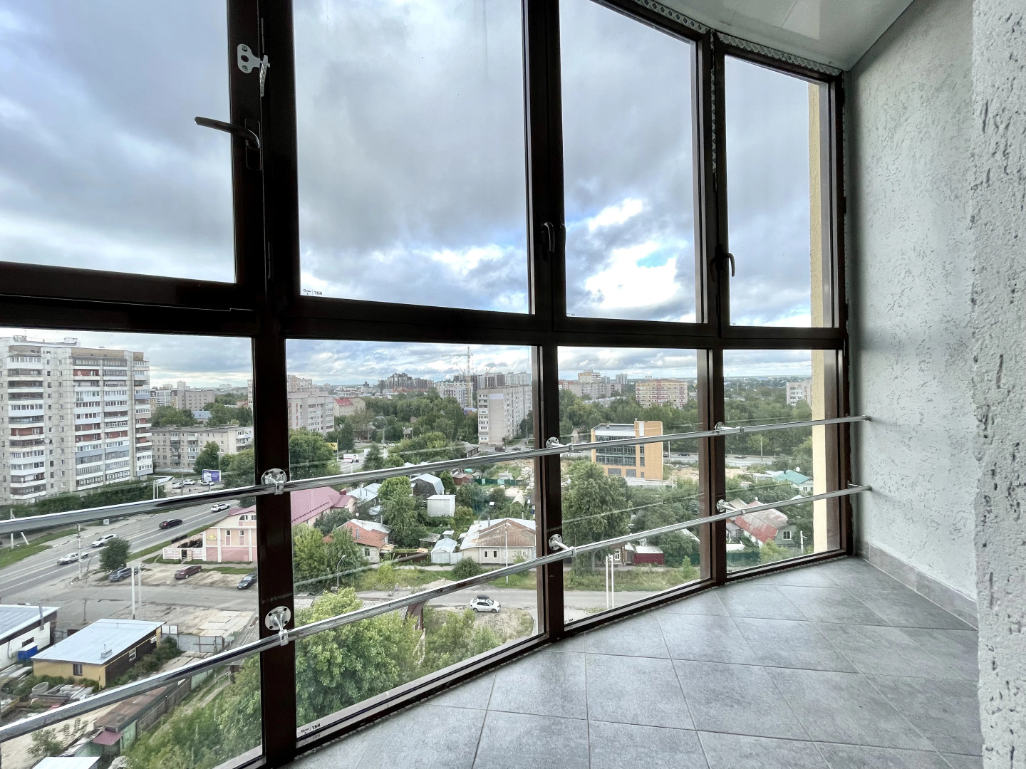 Двухкомнатная квартира сети "PanApartments" с панорамным видом на город