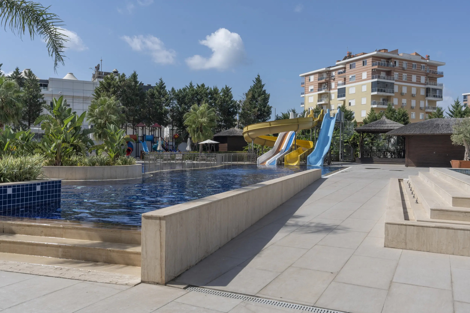 Апартаменты Maxi Sirius Town