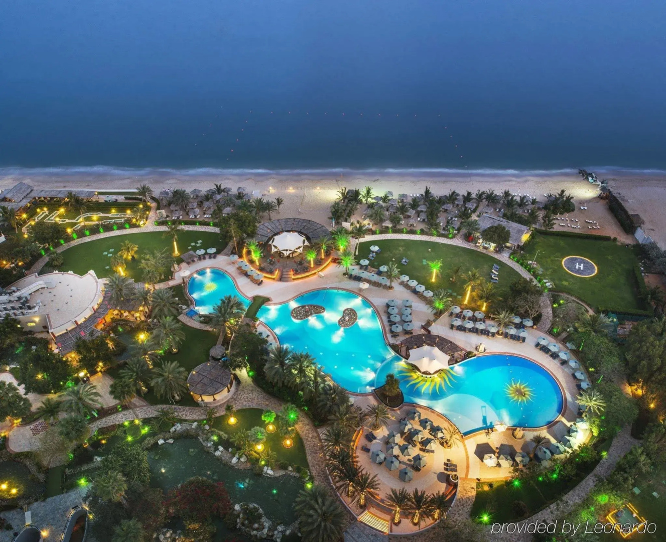 Курортный отель Le Meridien Al Aqah Beach Resort
