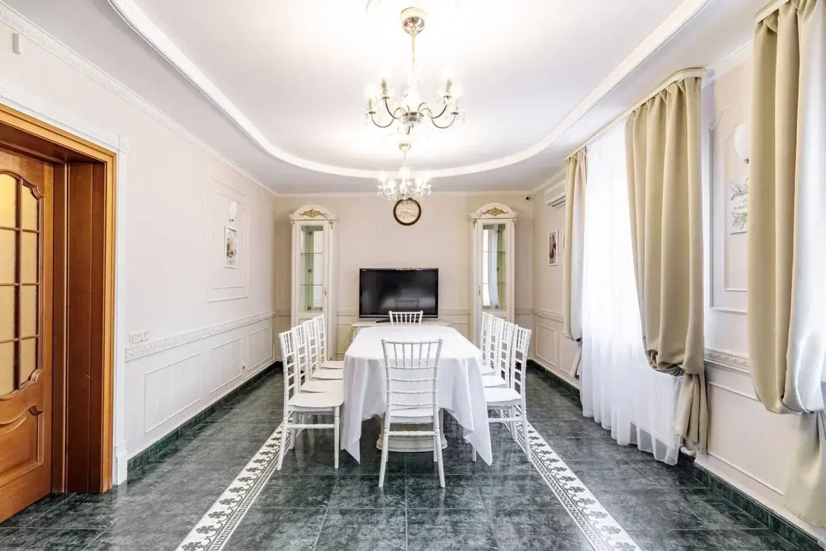 Частный Дом с бассейнами и залом Anstar House Kapustino