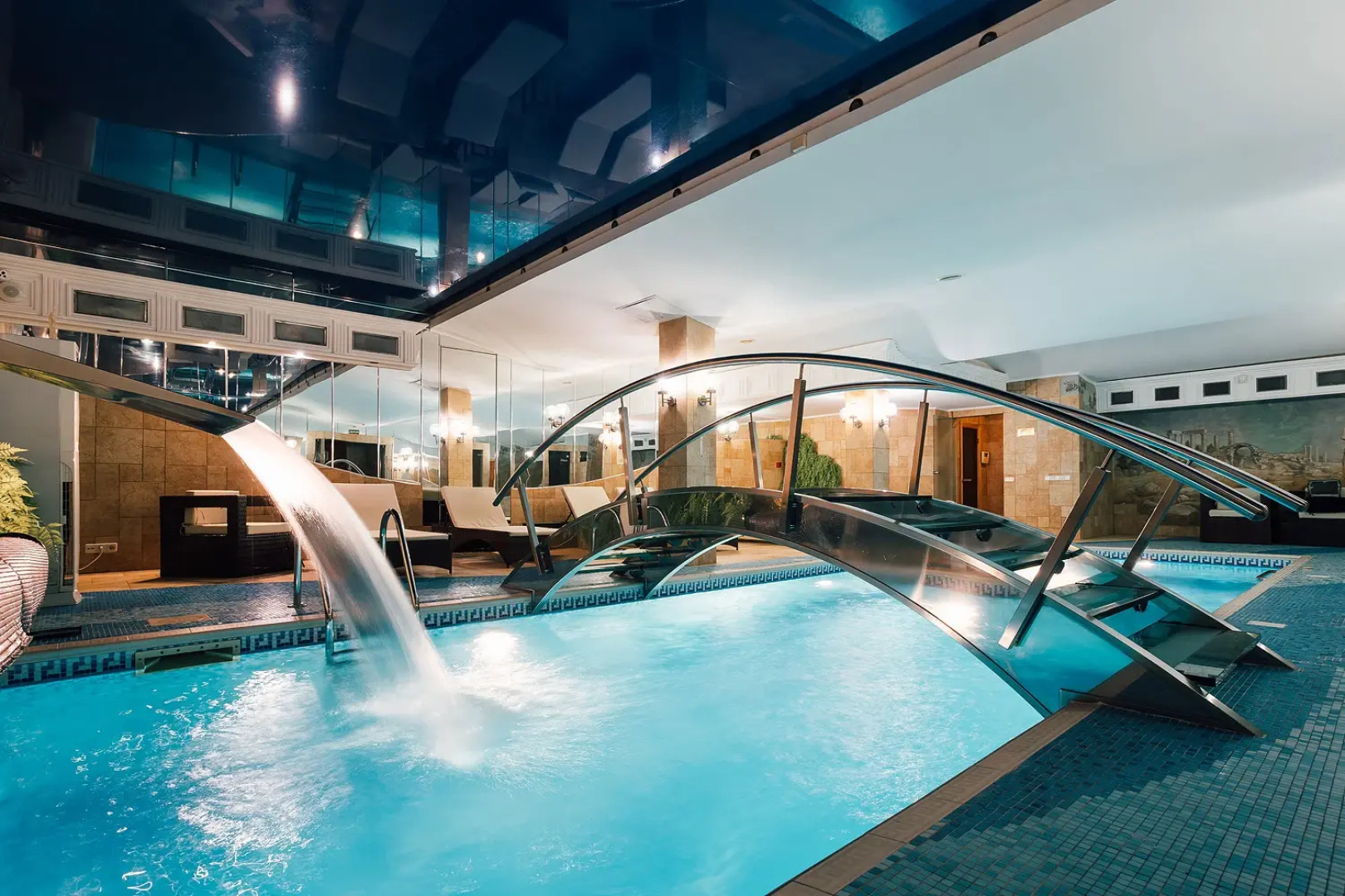 Отель Амбассадори