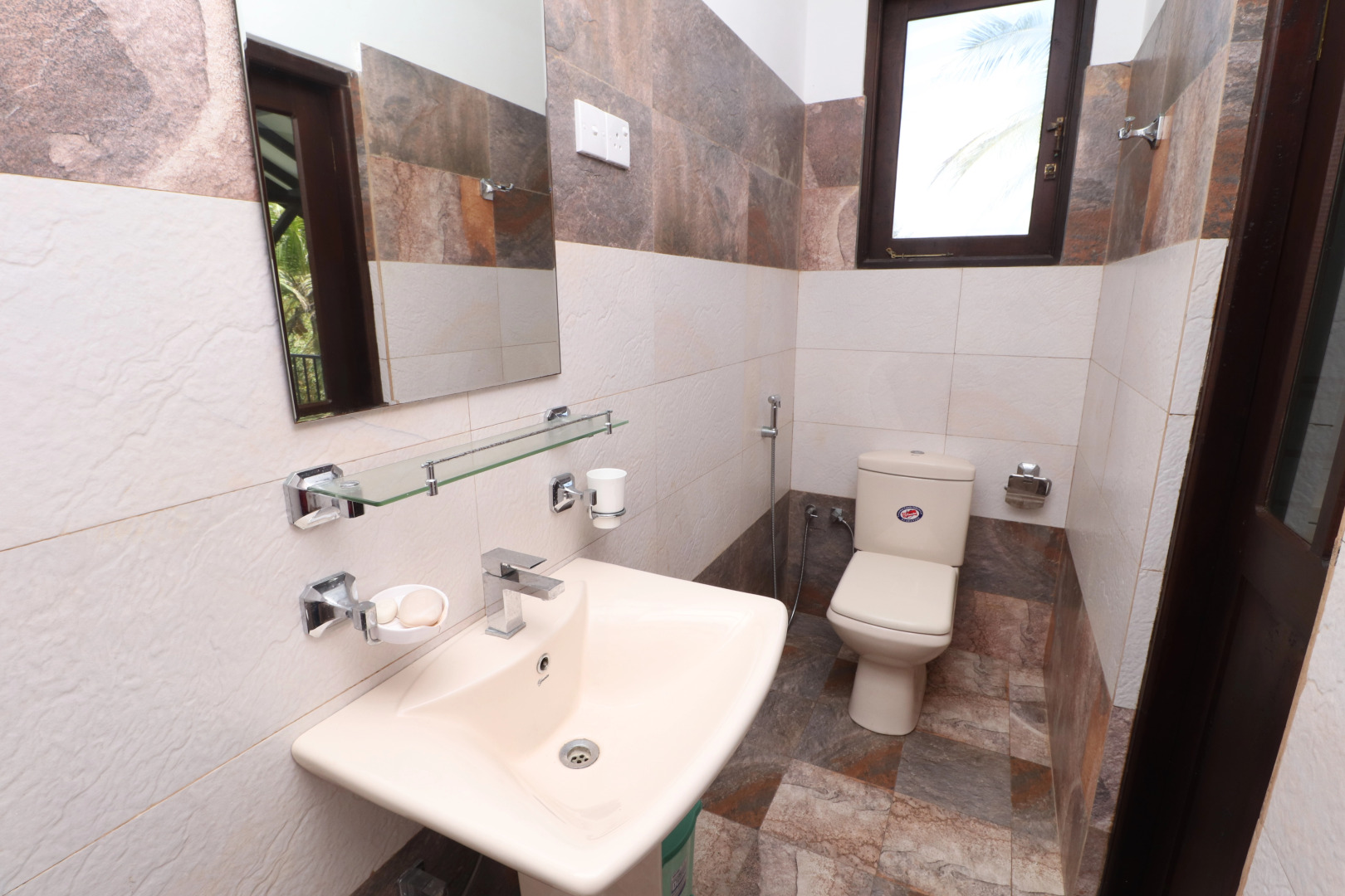 Отель Yoho Aura