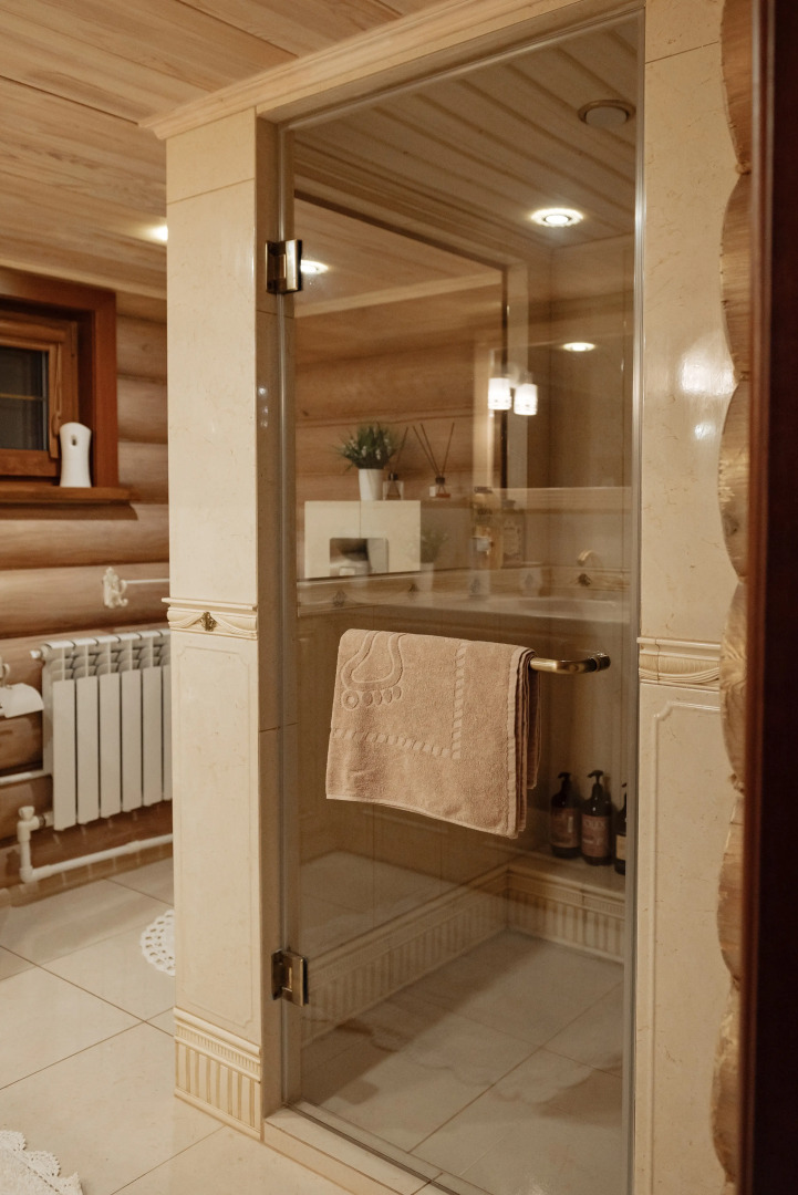 Частный дом на берегу реки