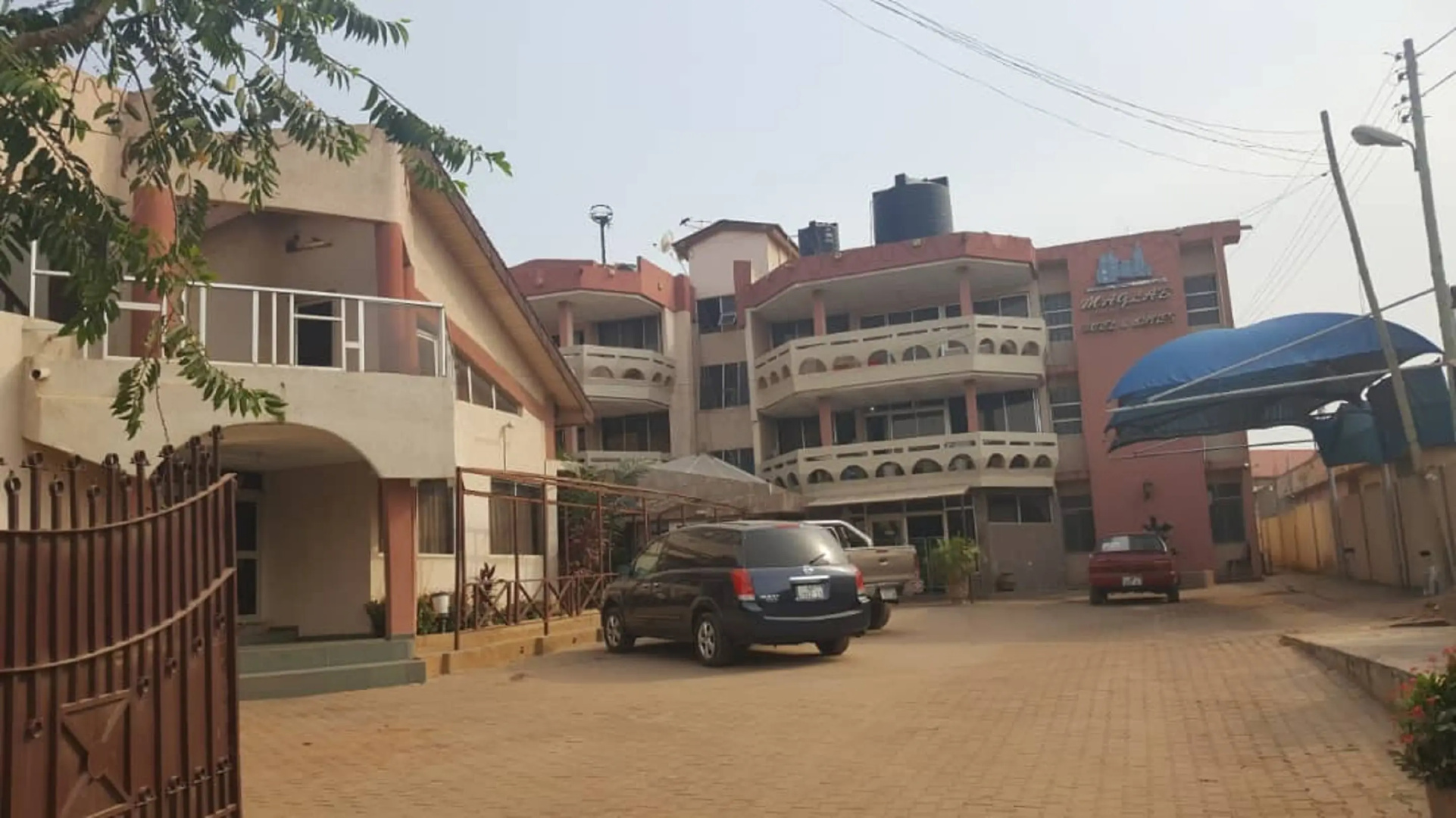 Larbi-Duodu Hotel