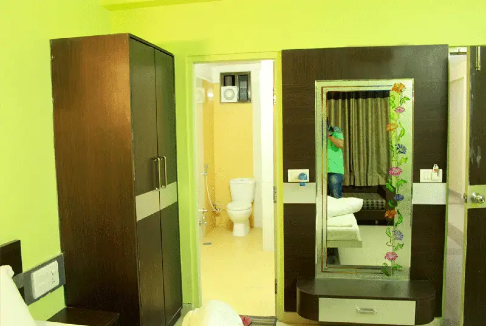 Отель Ashapura by Sky Stays