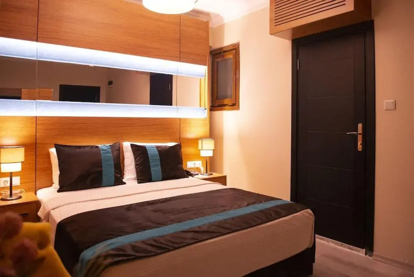 Отель Karamans Sirkeci Suites Hotel