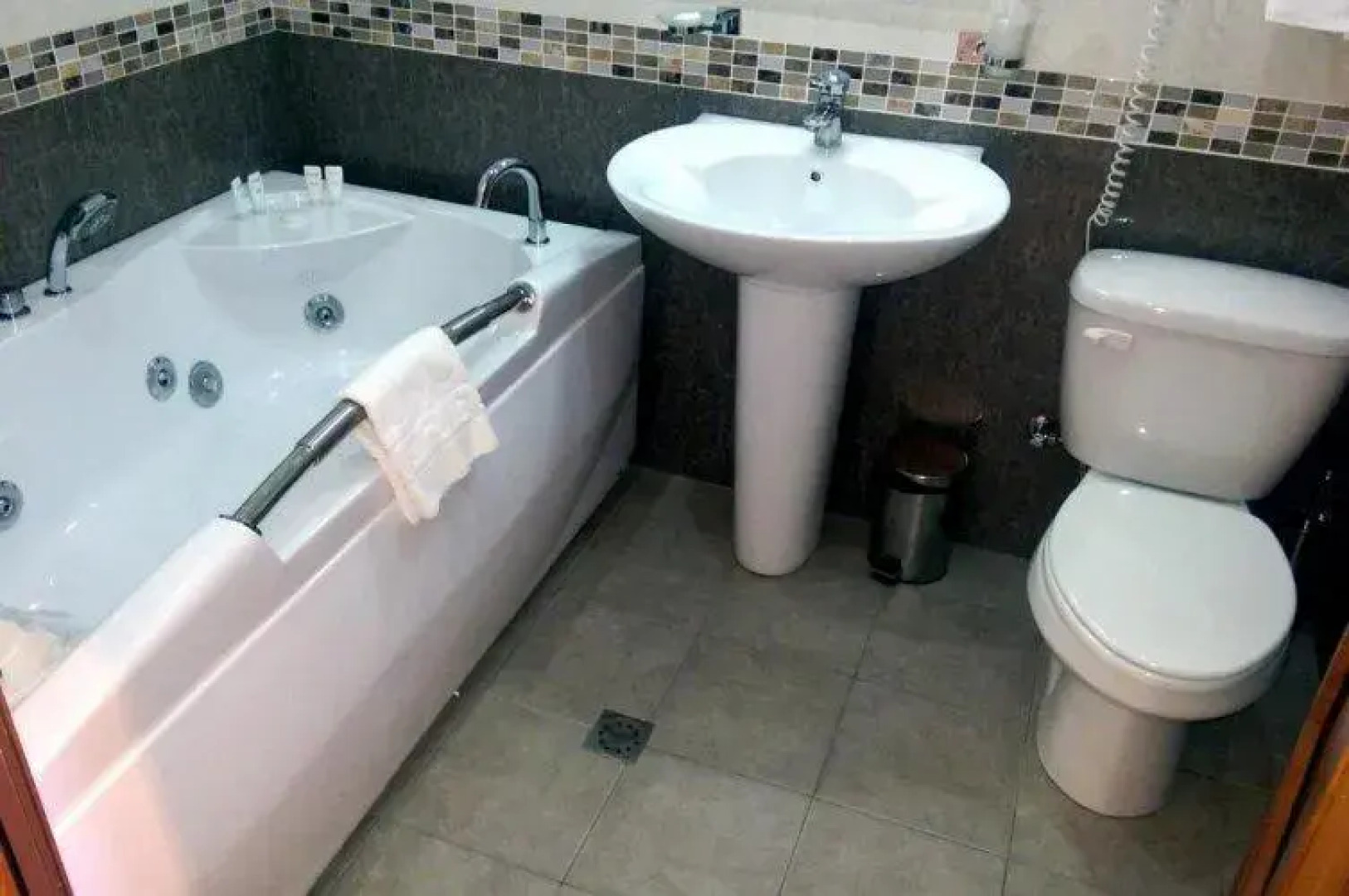 Курортный отель Ani