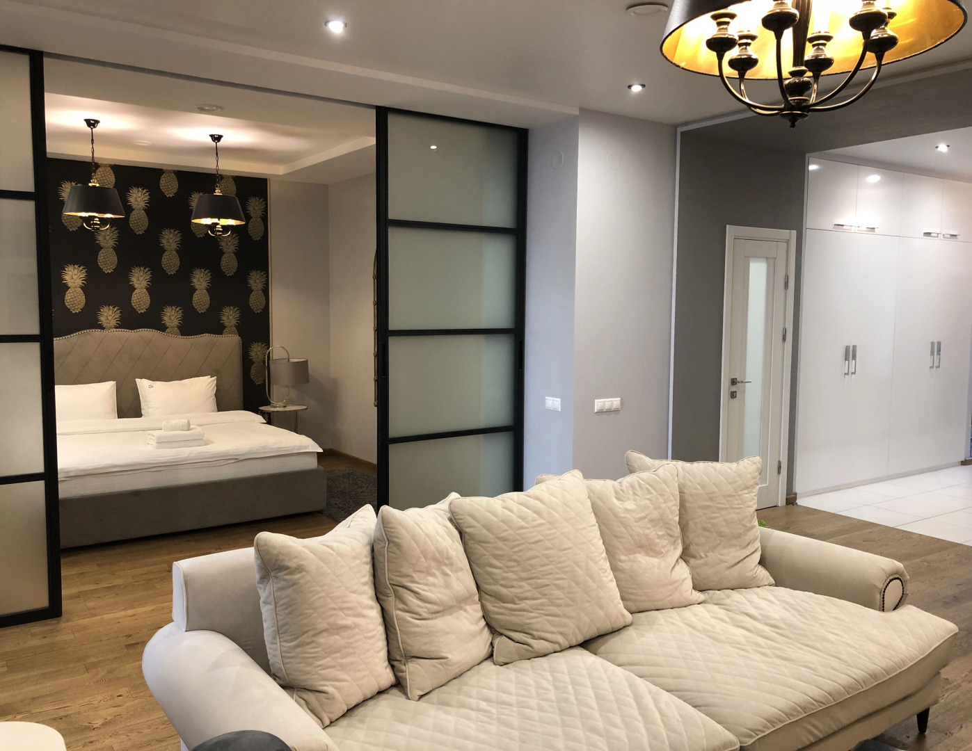 Апартаменты 4-комнатные HomeApart Сторожовская, 6