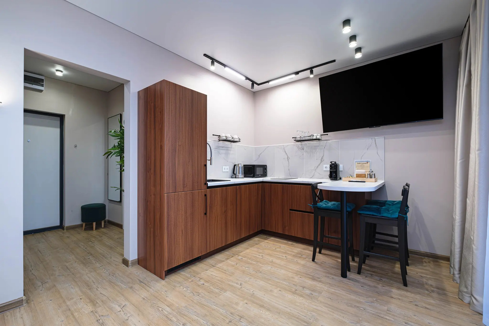 Квартира Новая студия в 5 минутах от ТРЦ Аура