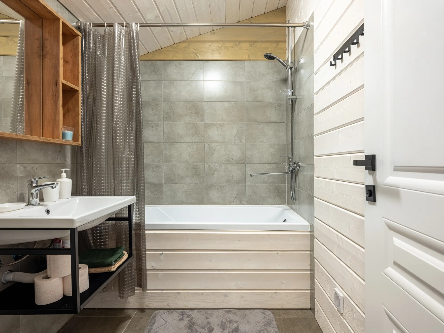 Частный дом с баней и чаном