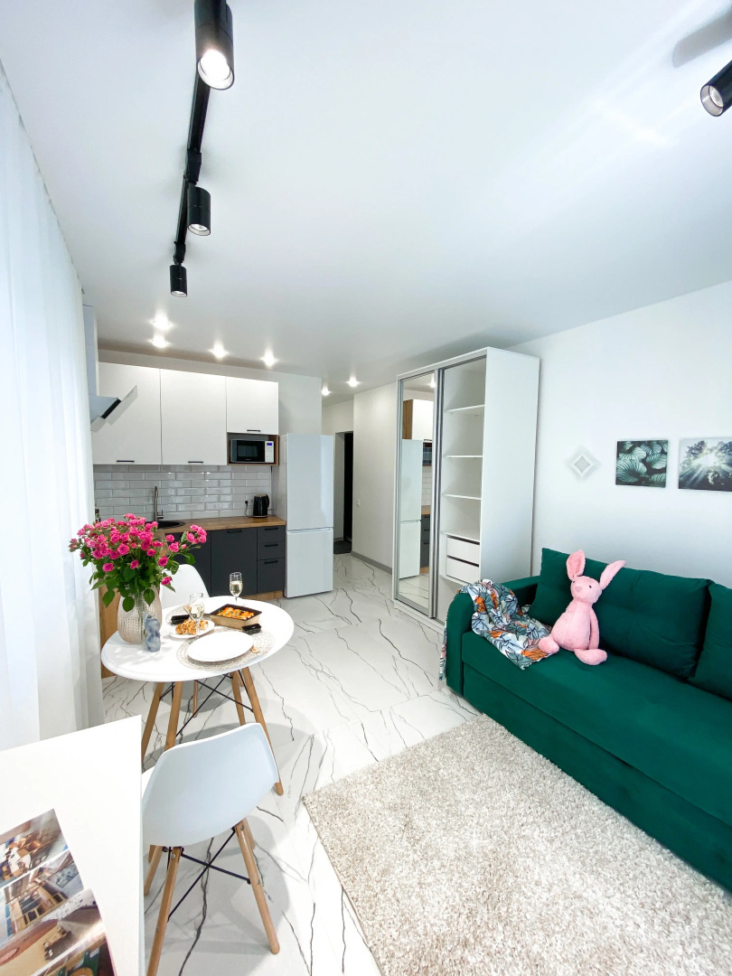 Апартаменты-студия 30 кв.м. с двуспальным диваном и балконом, с 3 по 6 этаж