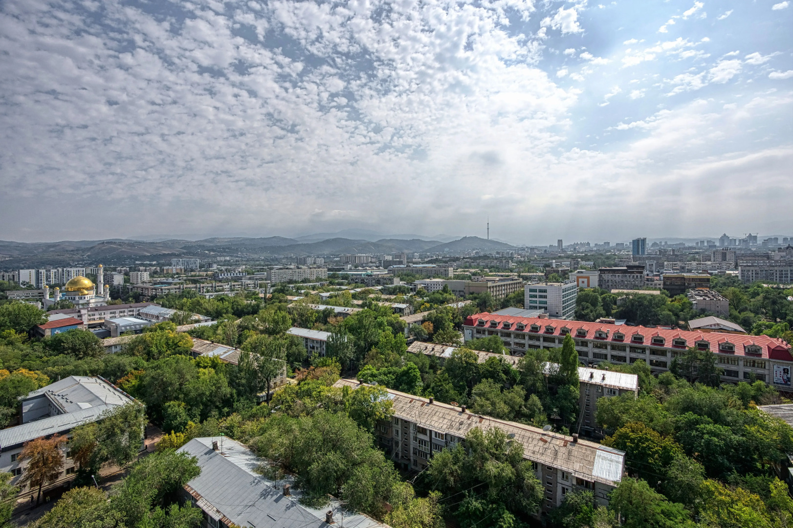 Апартаменты 36. Самый центр. Вид на город и горы. Идеально для командированных и туристов.