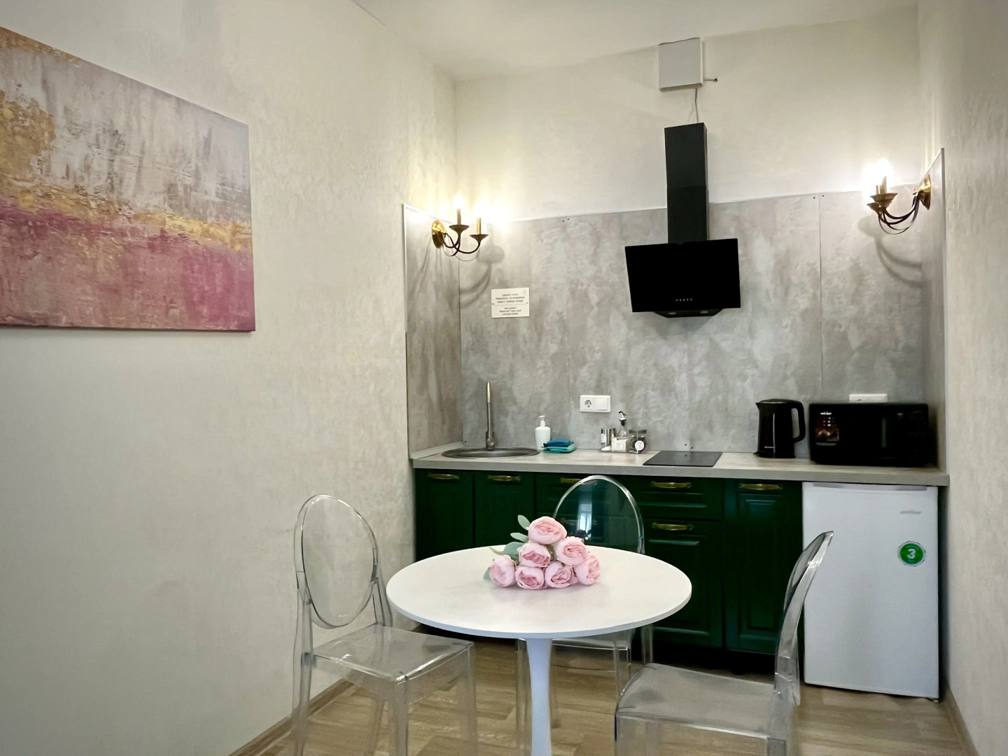 Апартаменты Центр, Апартаменты с камином и огромной ванной