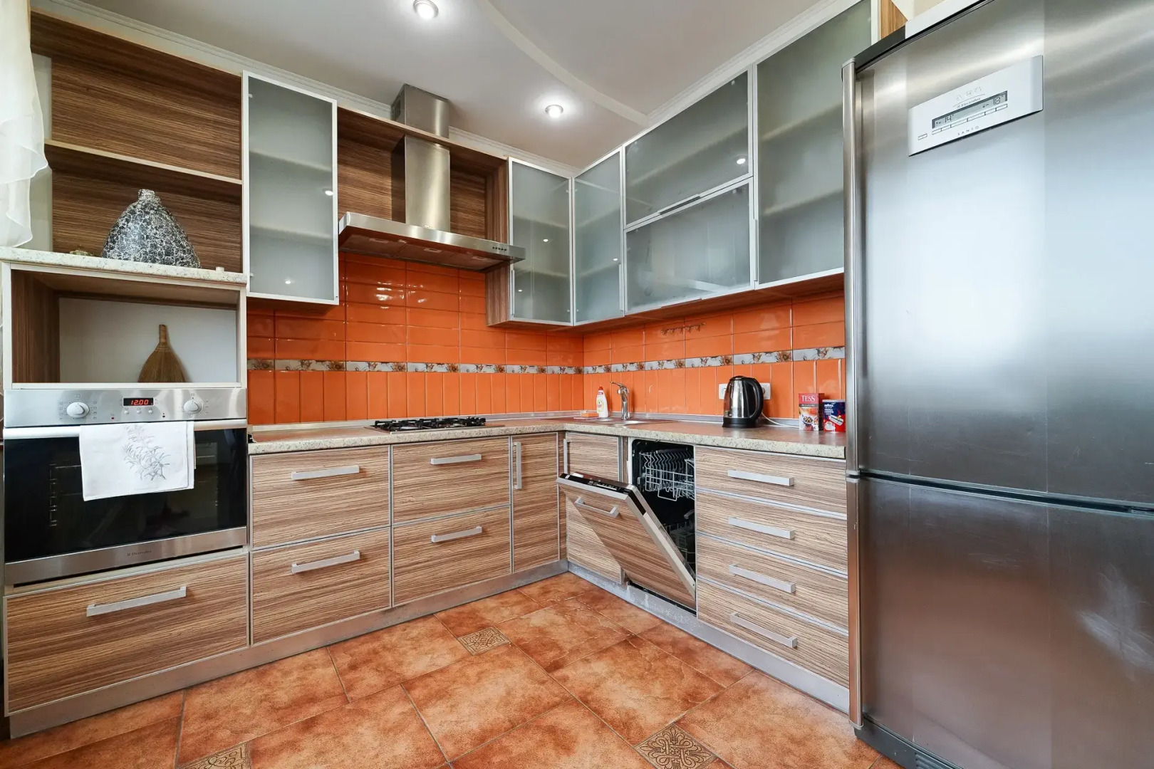 Квартира Просторная 3-комнатная в Центре Возле Метро