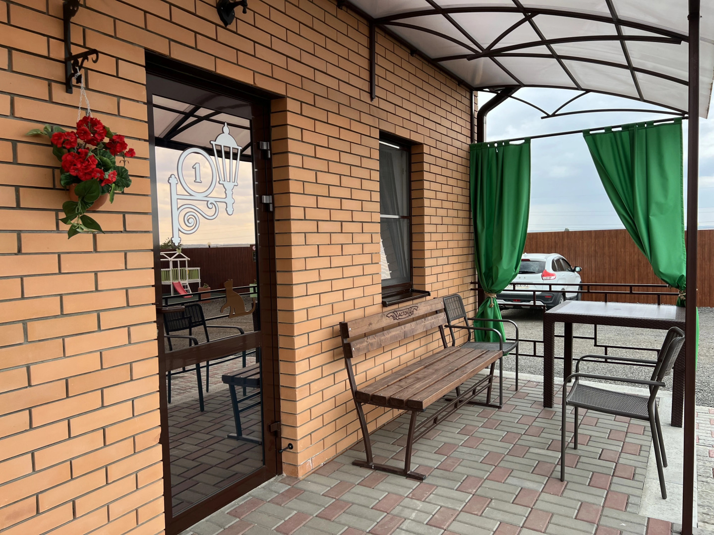 Отель Астонит