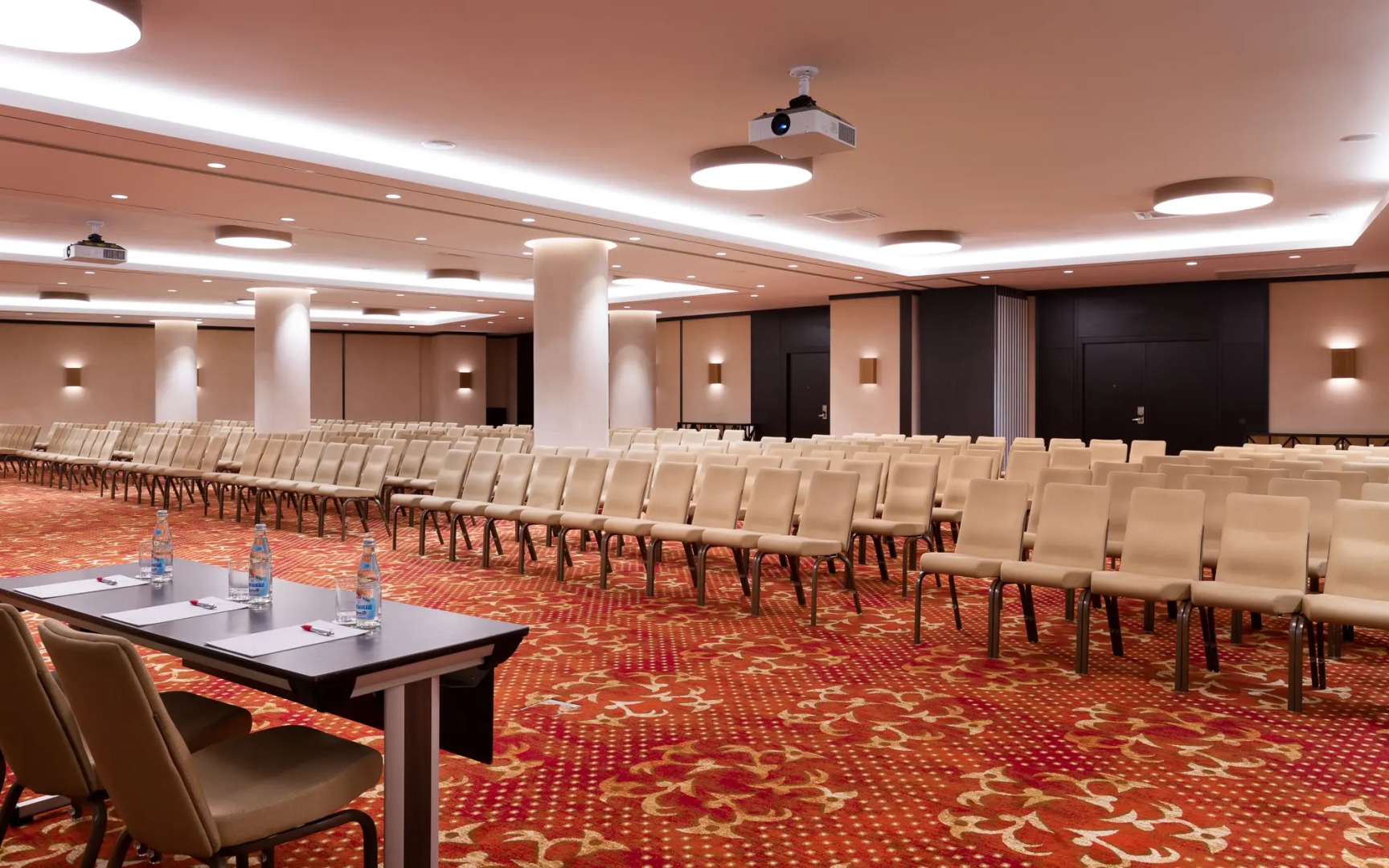 Отель Звёзды Арбата (ранее Мариотт Новый Арбат)