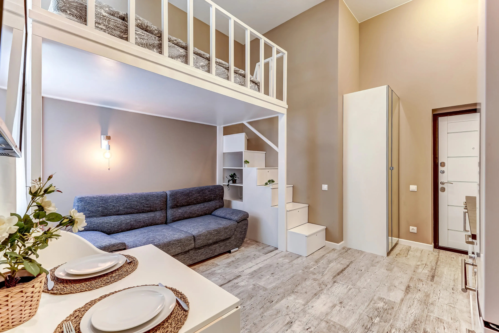 Апартаменты SweetHome на Мойке 40