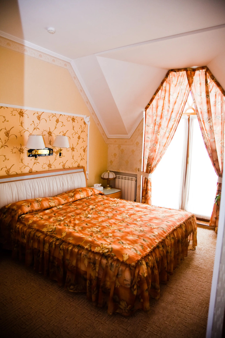 Отель Ренессанс