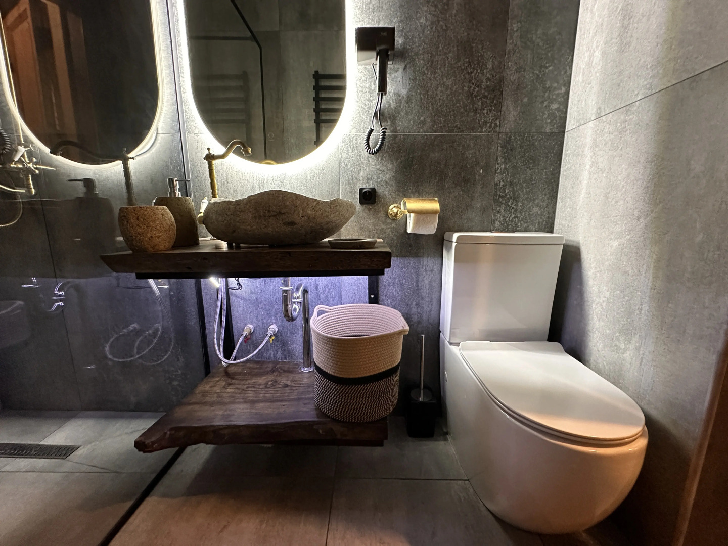 Частный дом гнѣздо с камином и двумя спальнями