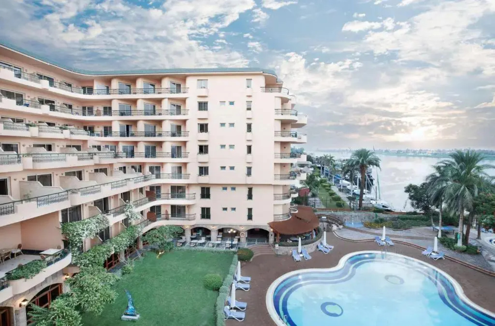 Ночлег и завтрак (B&B) Steigenberger Nile Palace Luxor Travel