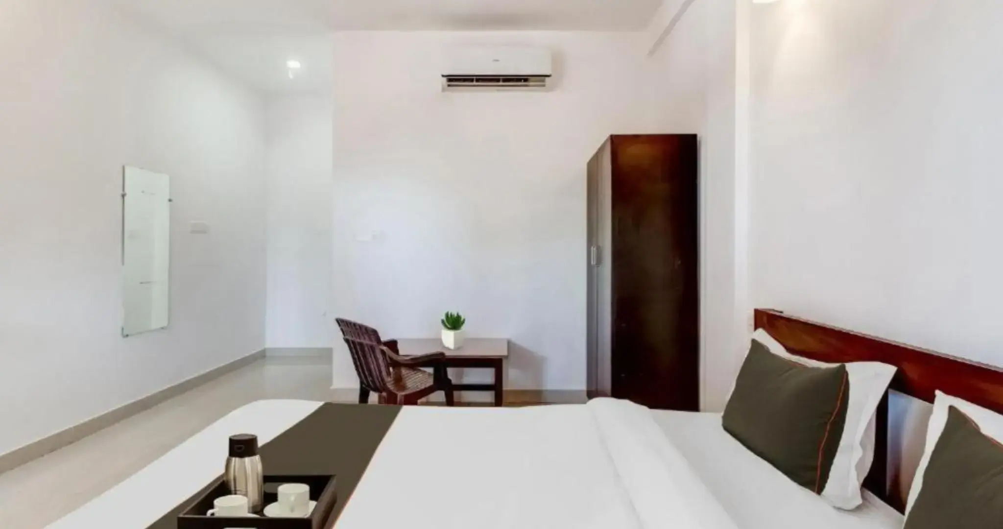 Отель Aqua Wave by YogiTree