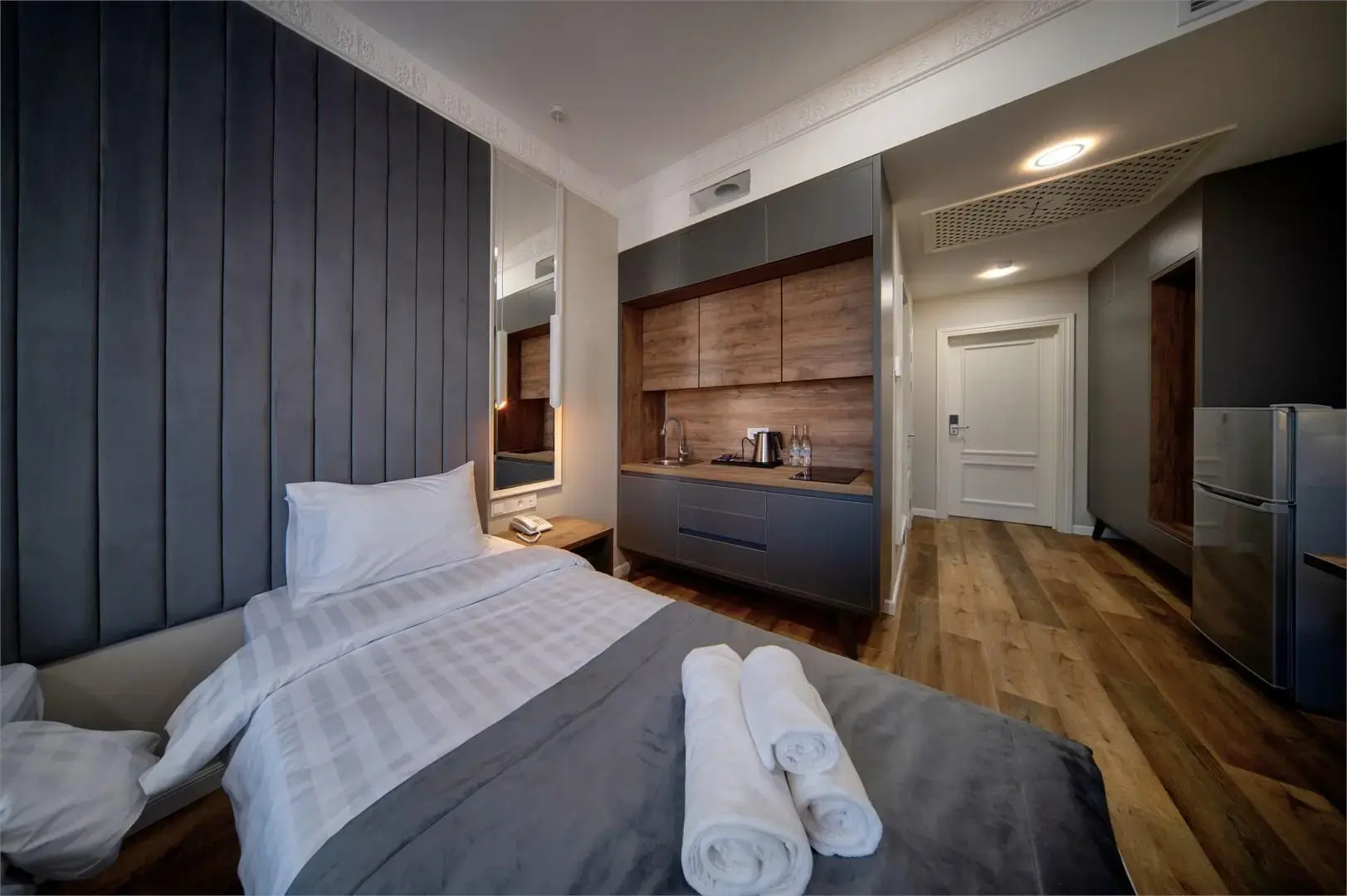 Хатти Апарт