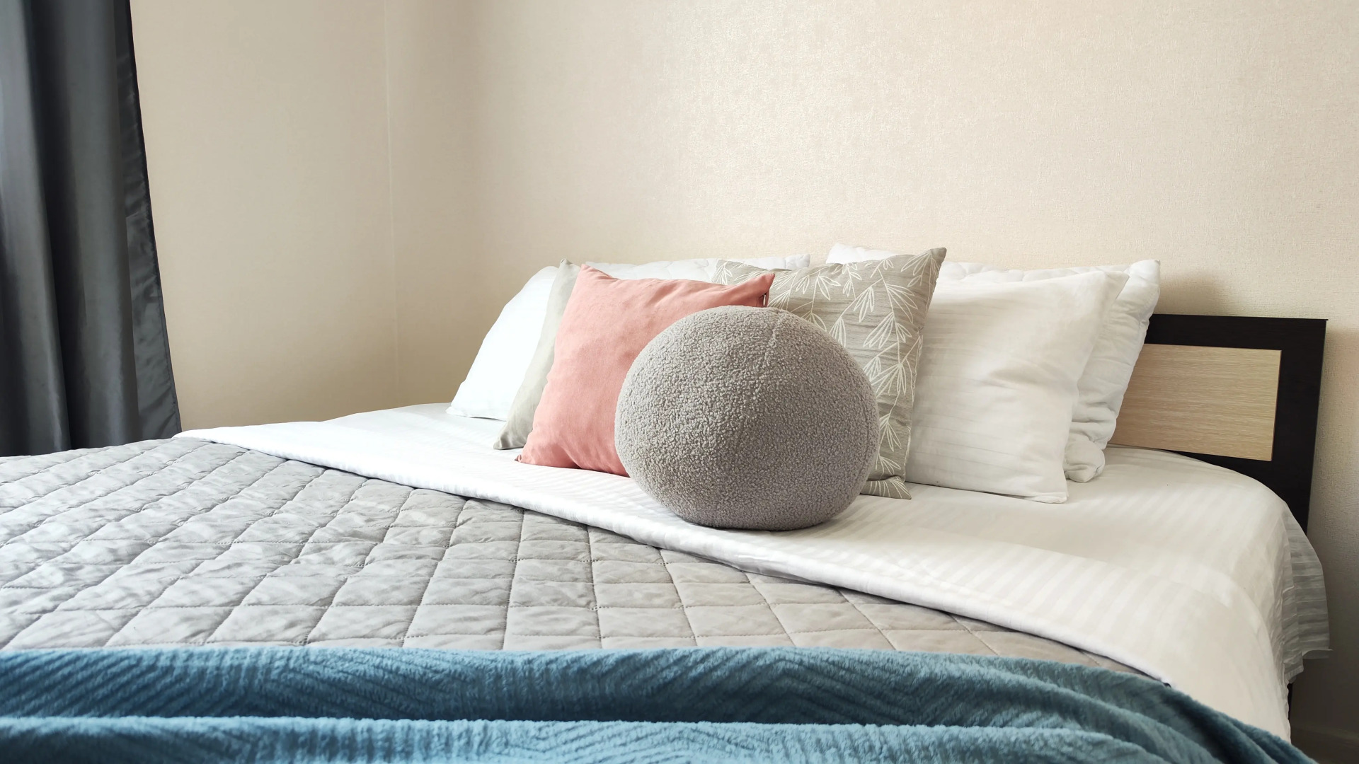 Апартаменты Panda Home с видом на мост влюблённых