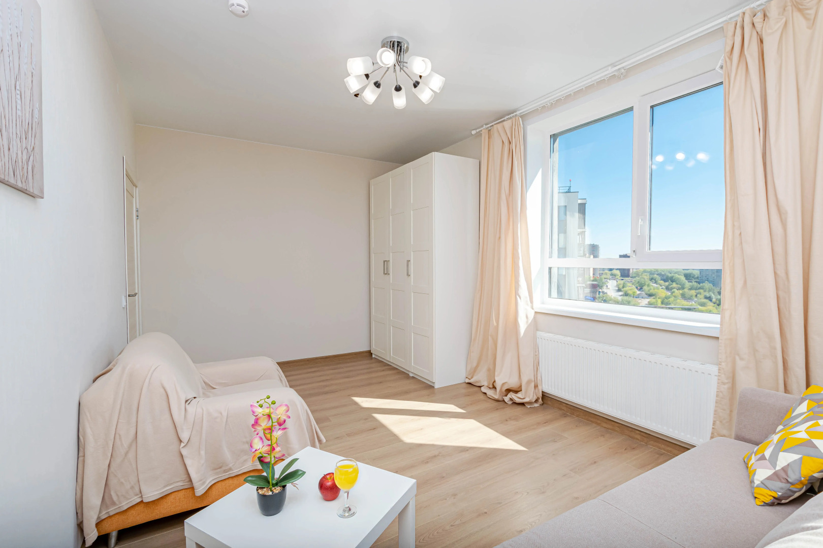 Апартаменты Светлая шикарная трёхкомнатная квартира у Столицы