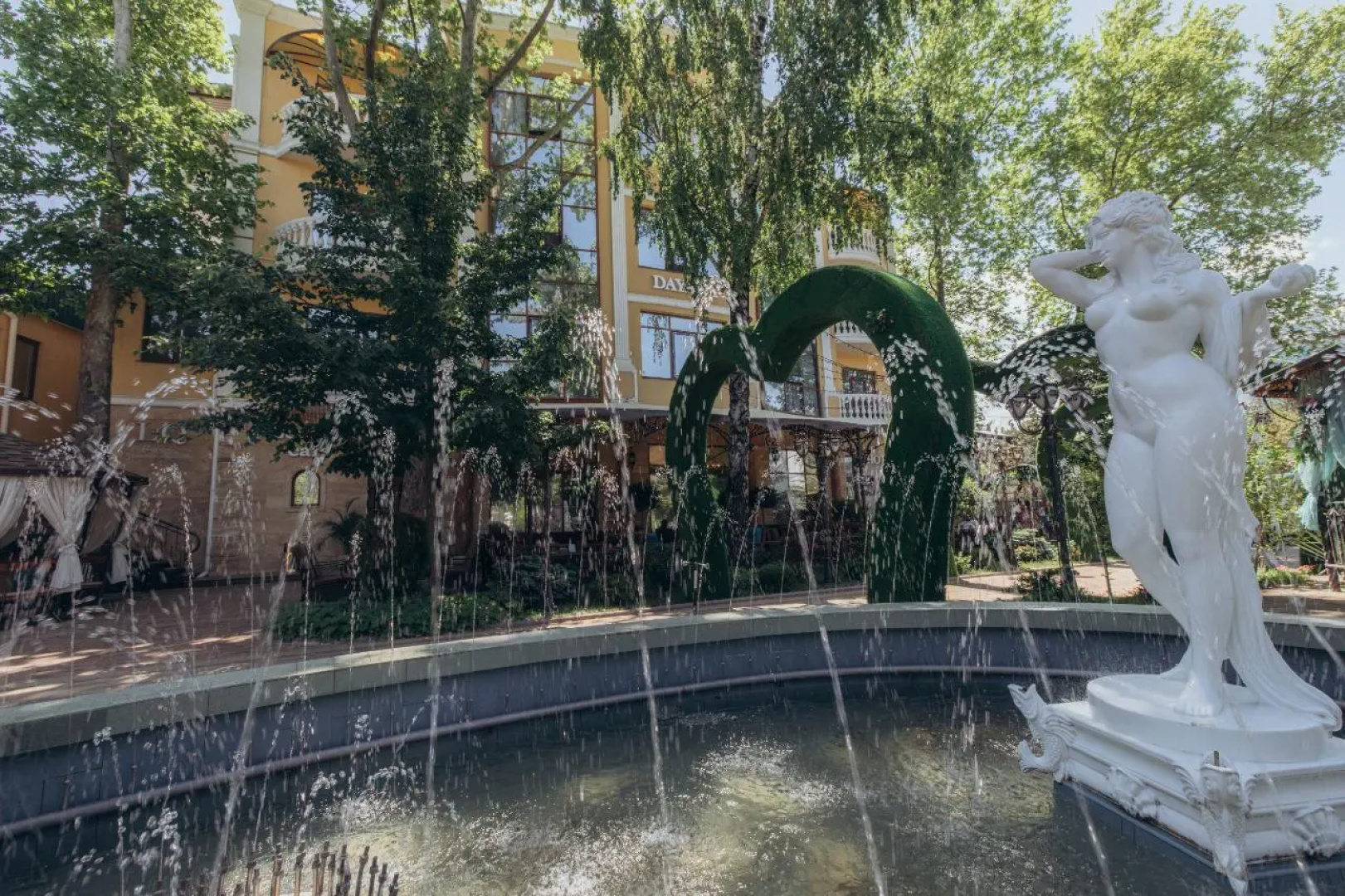 Отель Даяна