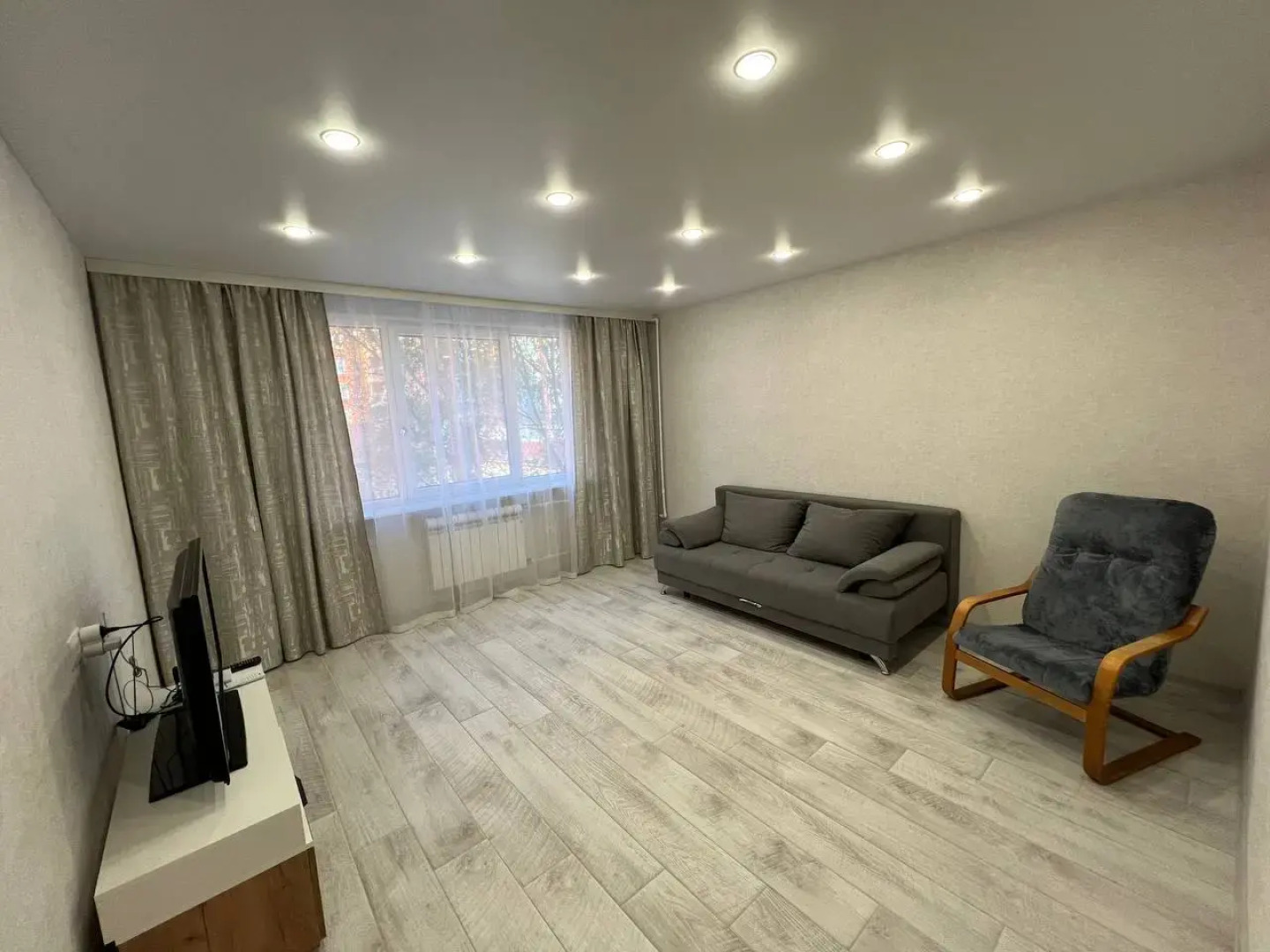 Квартира в центре города "9 апреля"