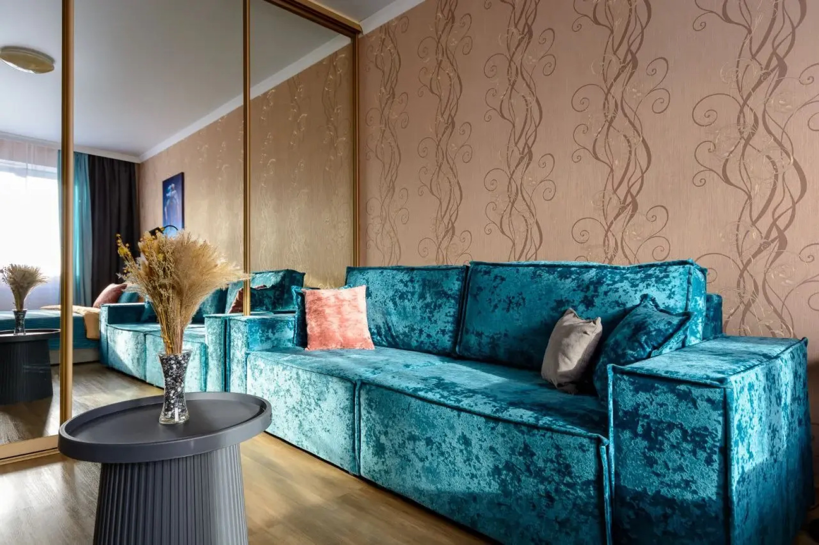 Квартира с панорамным видом на город рядом с парком Галицкого. Сеть Мята