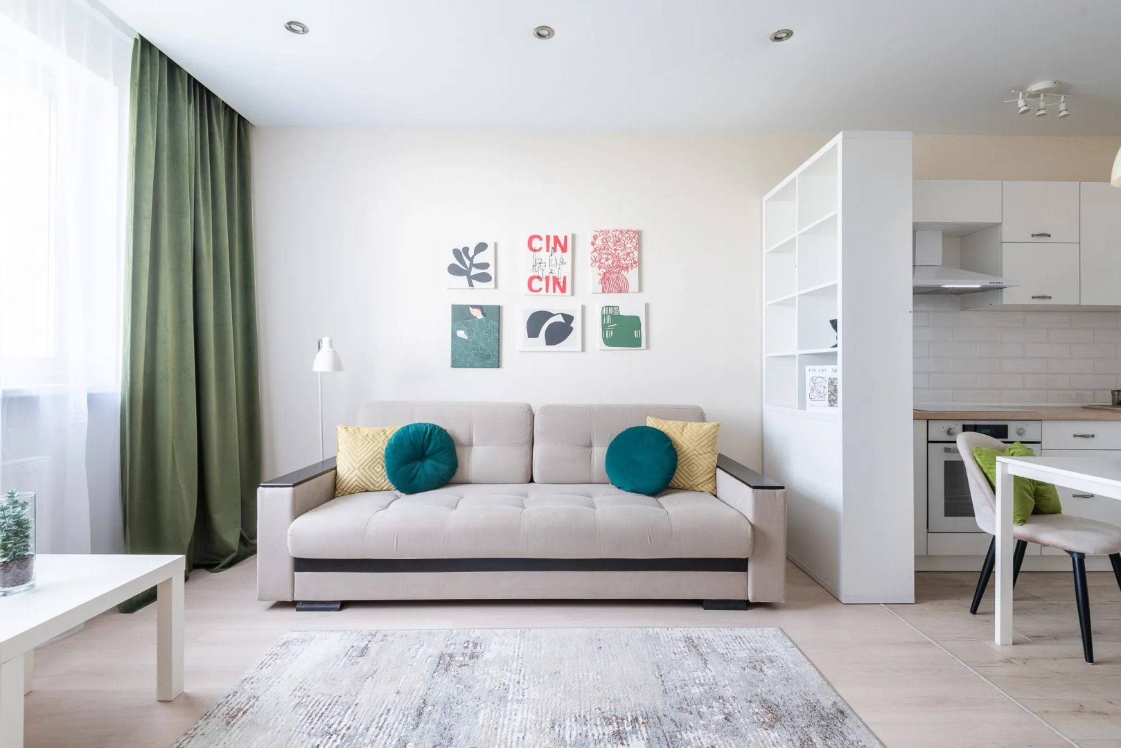 Квартира на сутки Центр Метро в 3 минутах Wi-Fi Кухня объединена с жилой зоной Отдельная спальня Балкон