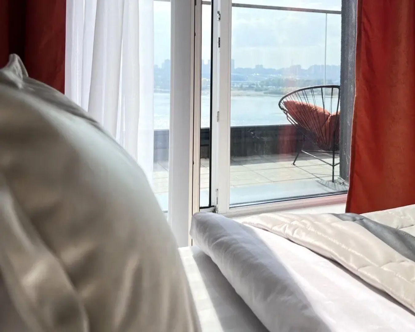 Апартаменты Bид на реку с террасы 13го этажа