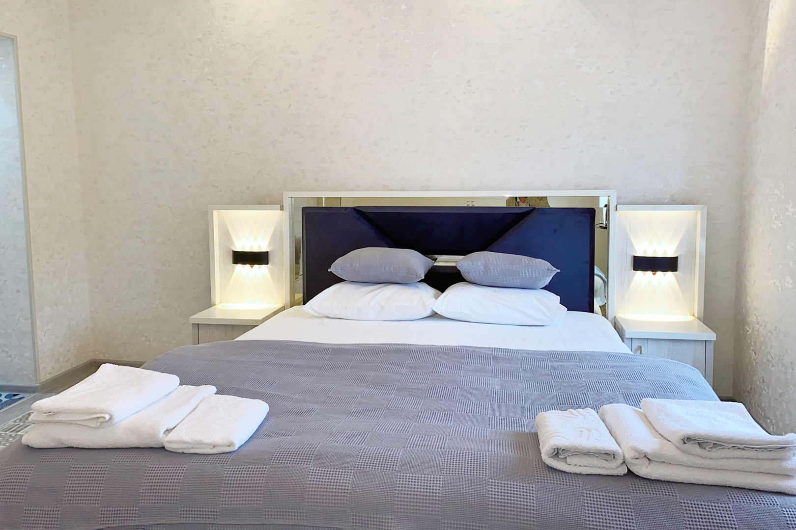 Отель Nanosh East