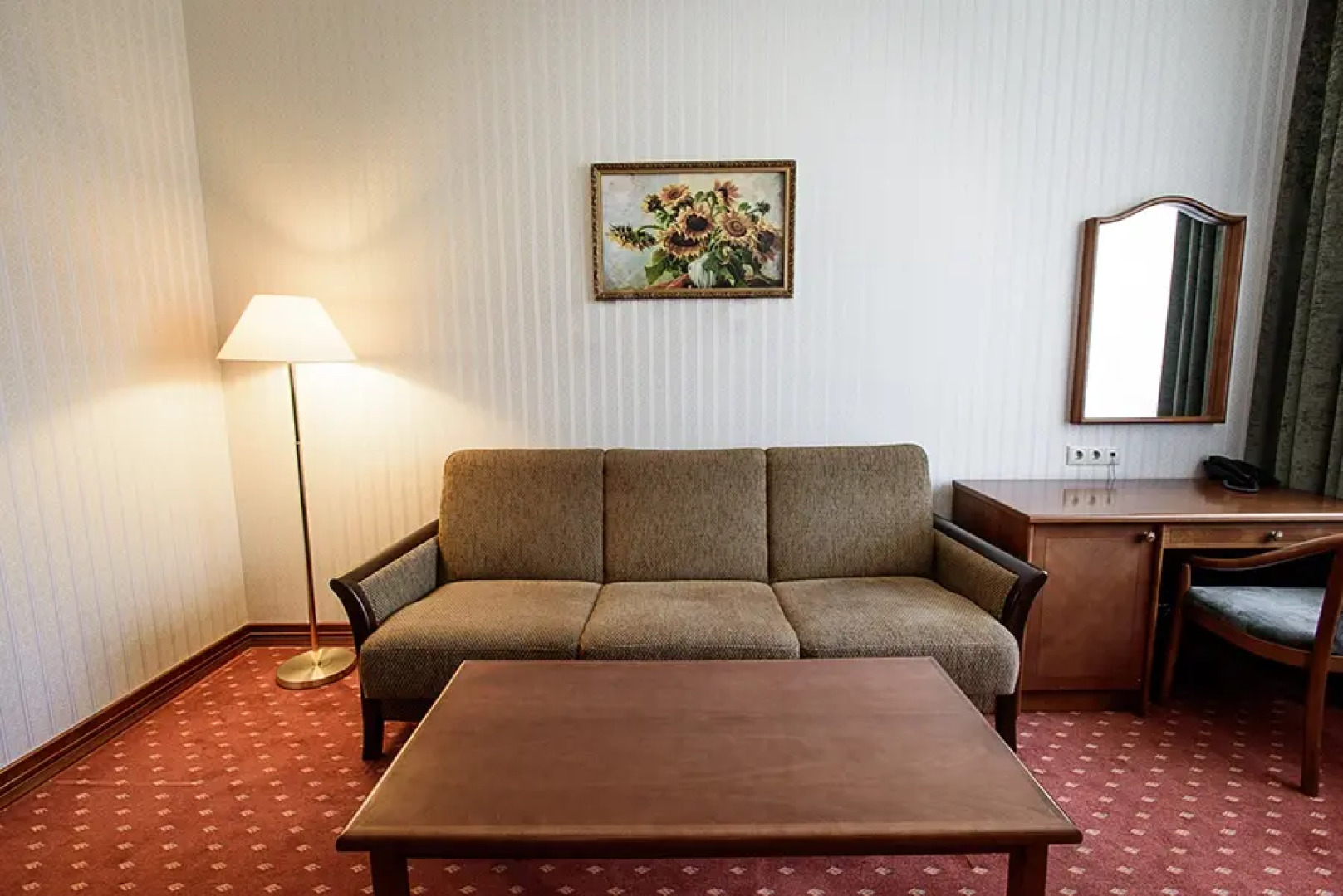 Бизнес-отель Нефтяник на Толстого